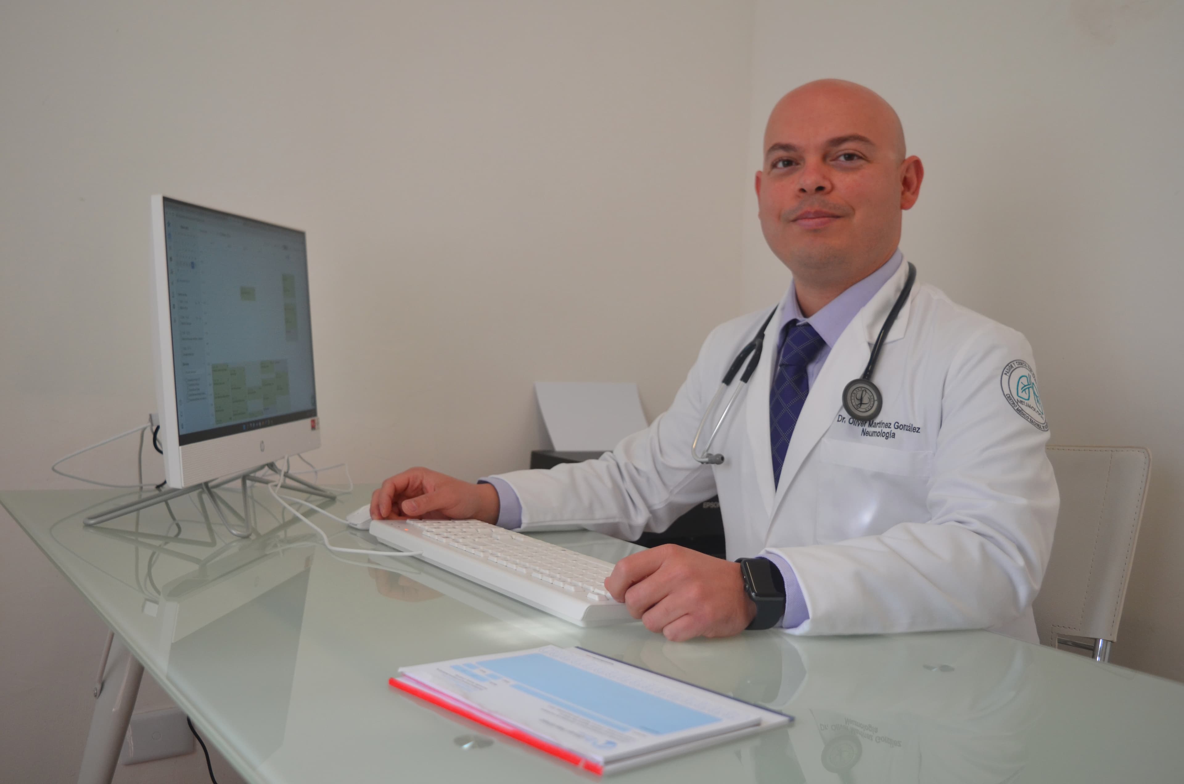 Dr. Oliver Martínez González